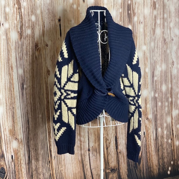 American Eagle Winter Sweater - Picture 12 of 15